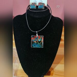 Floral Pendant Necklace